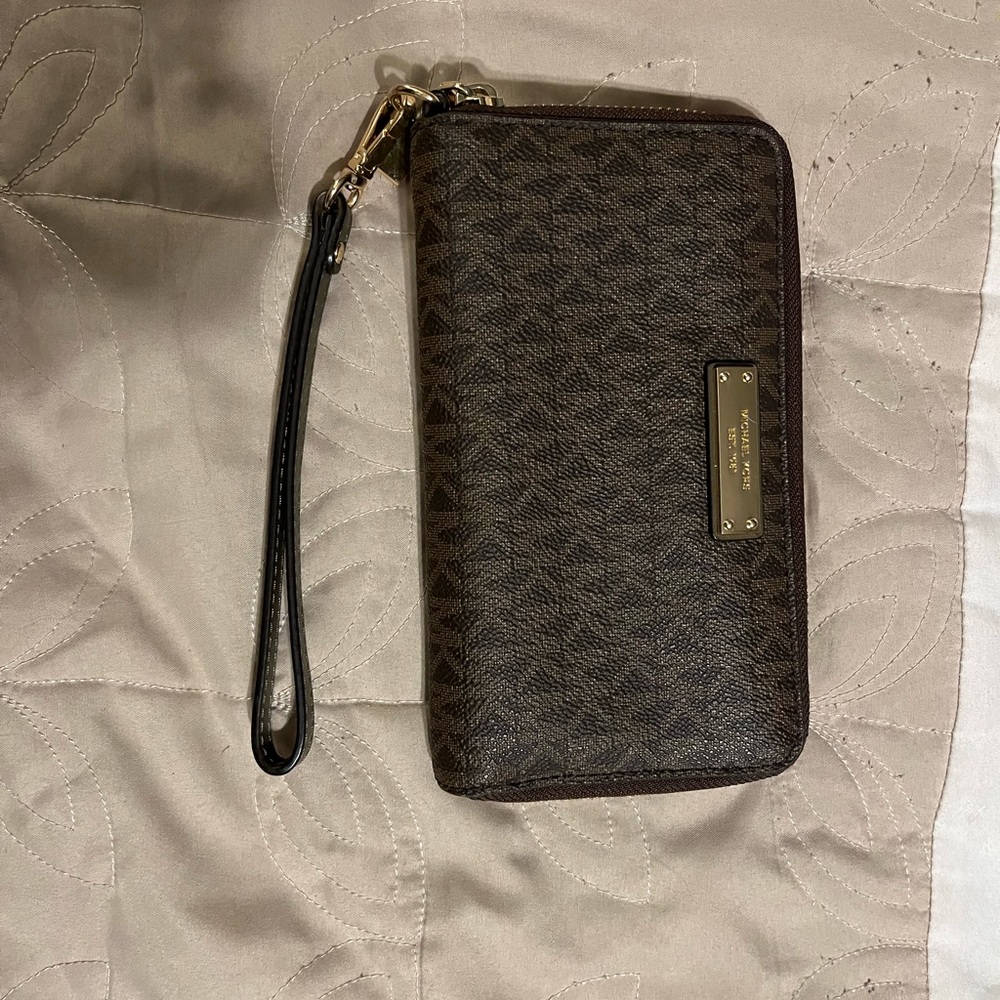 Michael kors wallet